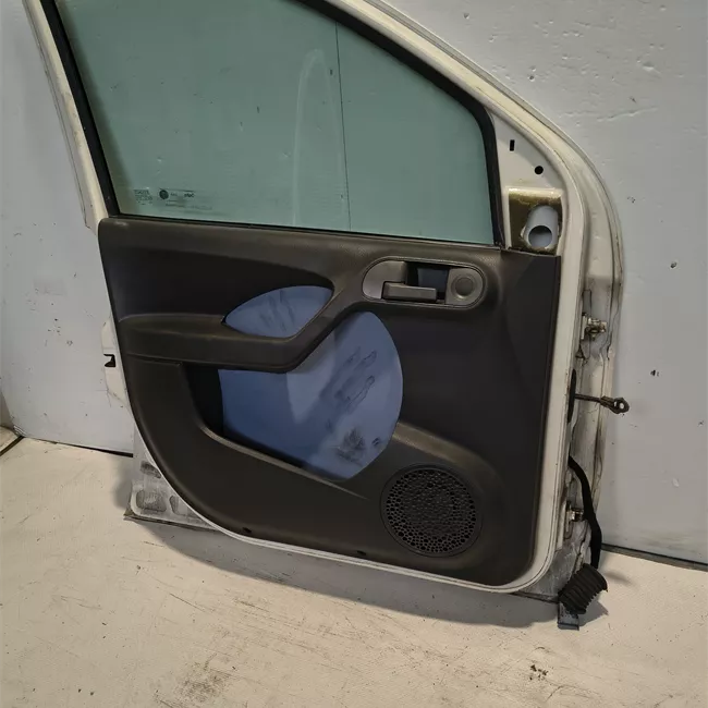 Porta anteriore sinistra