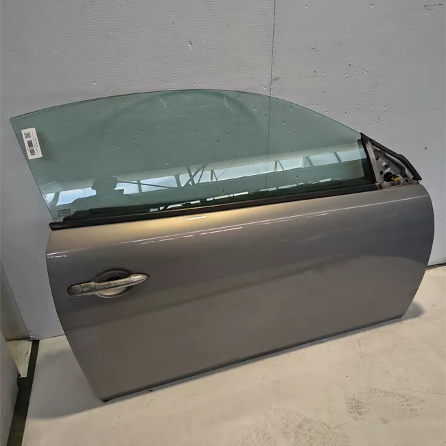 Porta anteriore destra