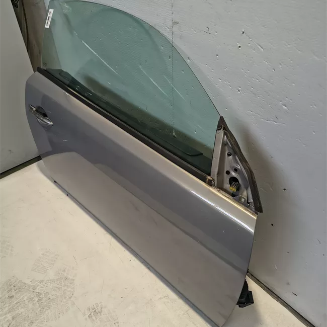 Porta anteriore destra