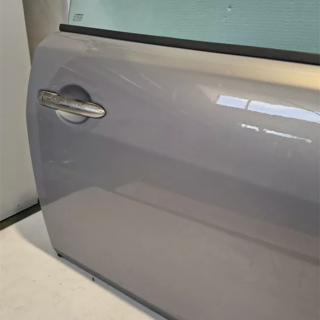 Porta anteriore destra
