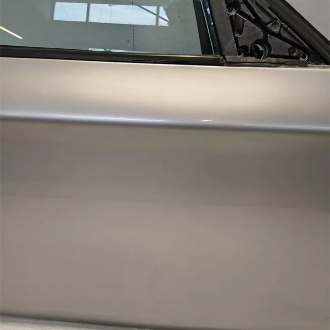 Porta anteriore destra
