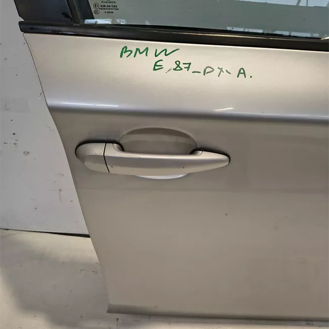 Porta anteriore destra