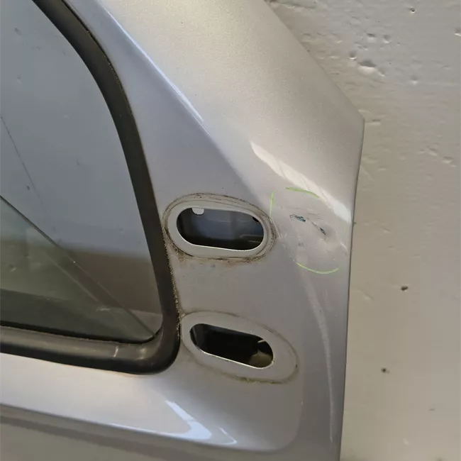 Porta anteriore destra