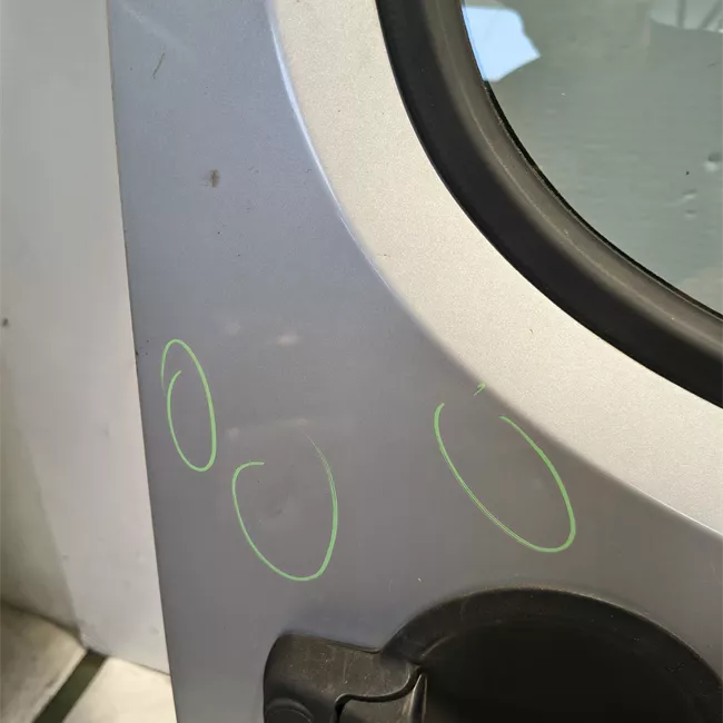 Porta anteriore destra