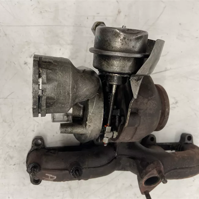 Turbocompressore con collettore scarico