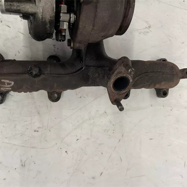 Turbocompressore con collettore scarico