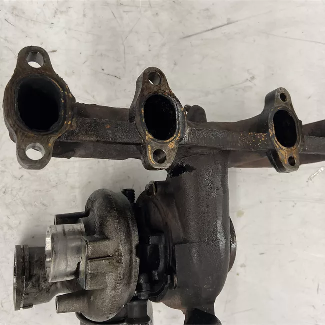 Turbocompressore con collettore scarico