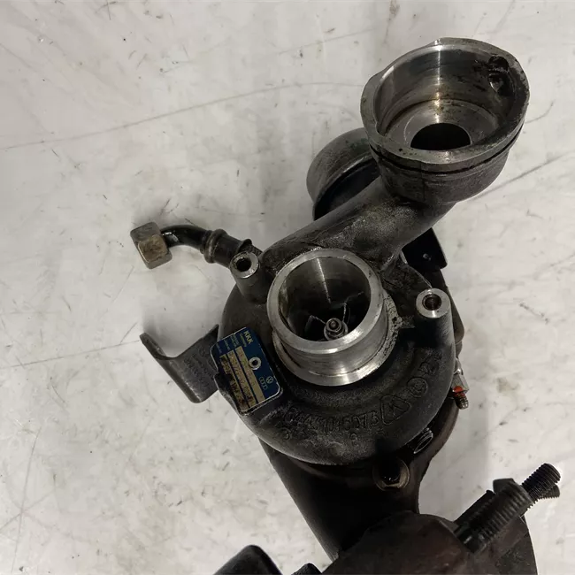 Turbocompressore con collettore scarico