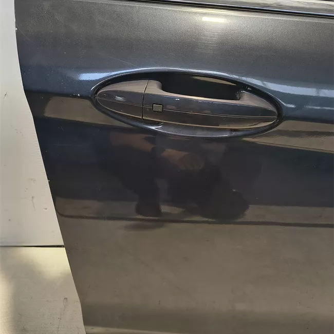 Porta anteriore destra