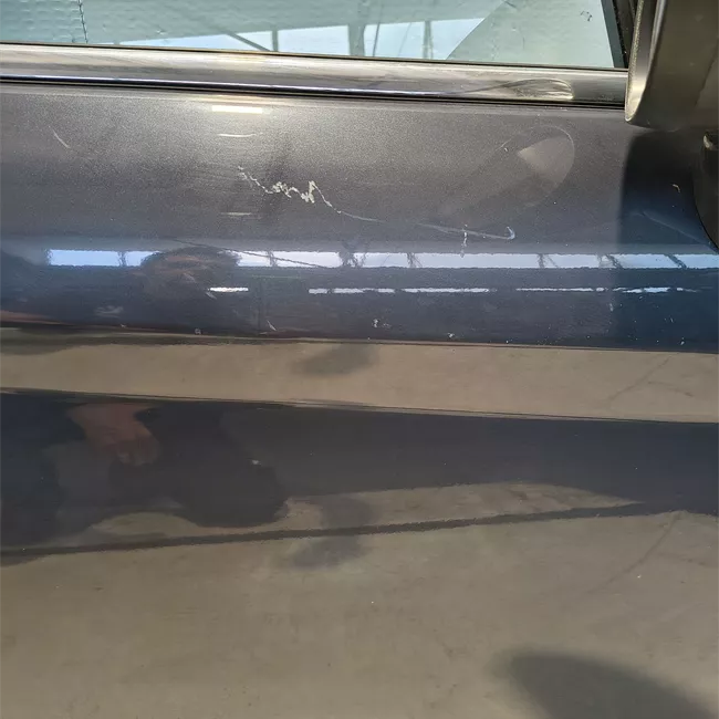 Porta anteriore destra