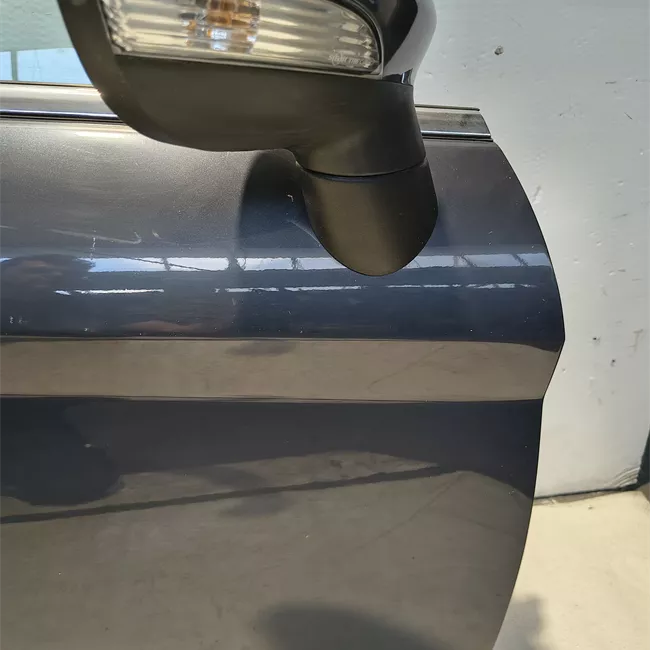 Porta anteriore destra