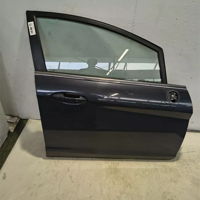 Porta anteriore destra