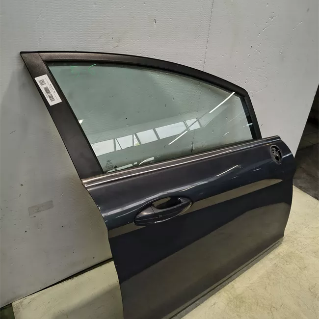 Porta anteriore destra