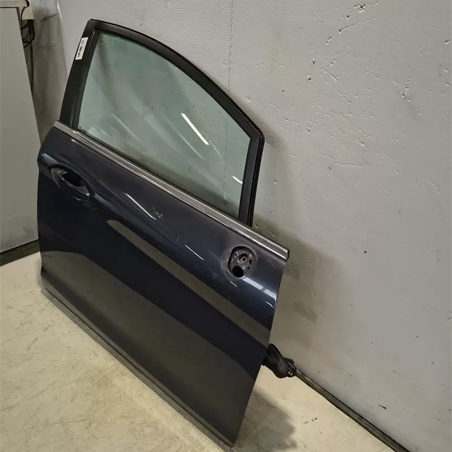 Porta anteriore destra