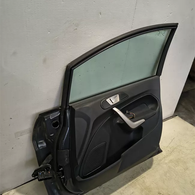 Porta anteriore destra