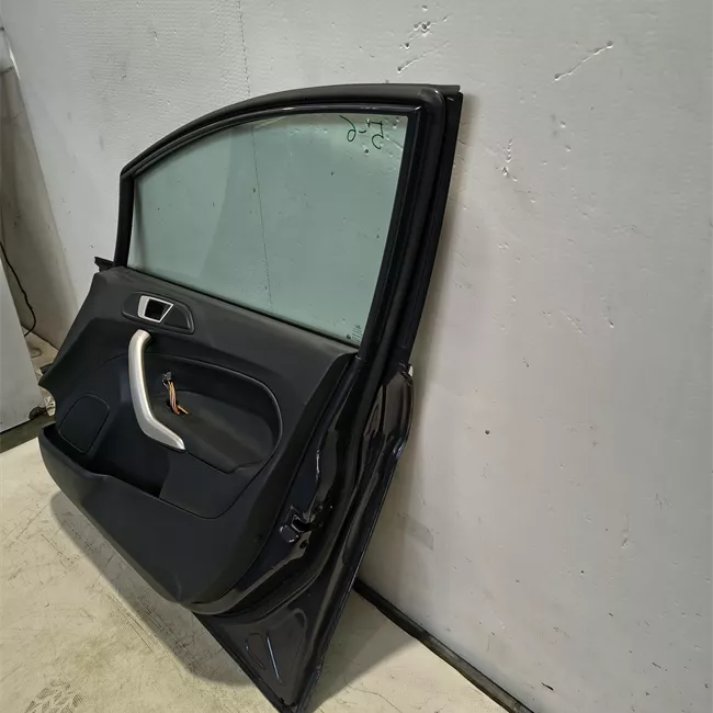 Porta anteriore destra