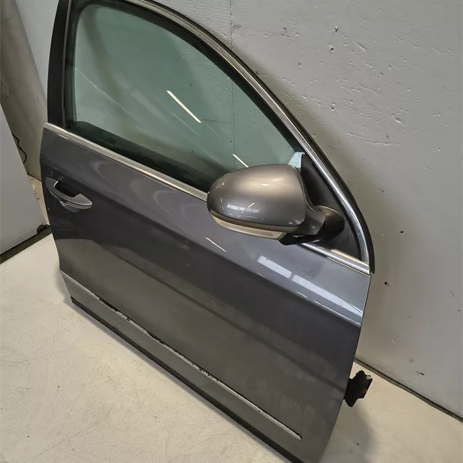 Porta anteriore destra