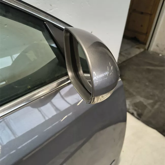 Porta anteriore destra