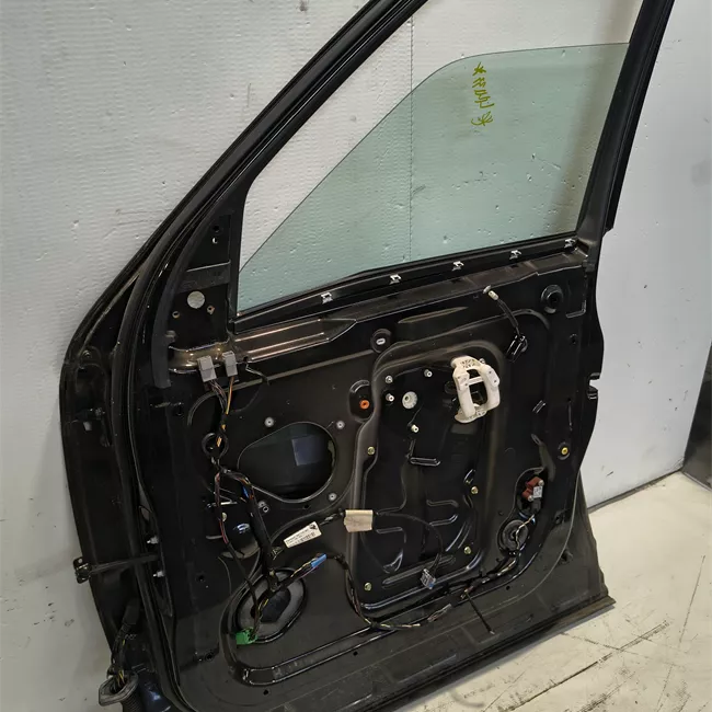 Porta anteriore destra
