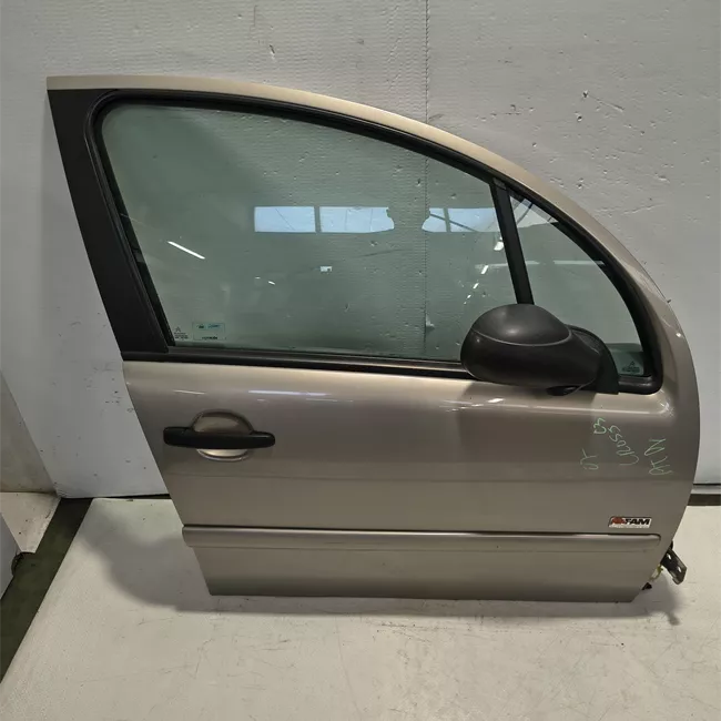 Porta anteriore destra