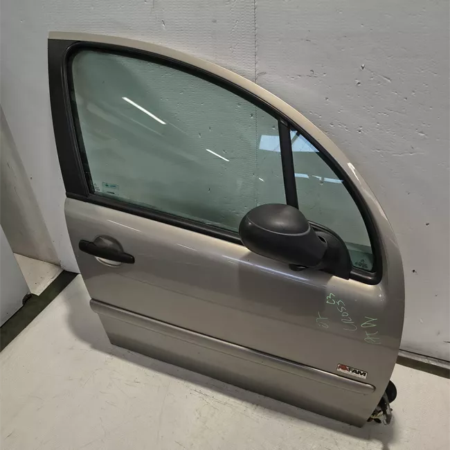 Porta anteriore destra