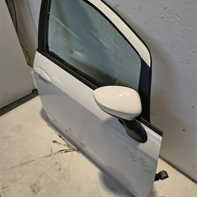 Porta anteriore destra