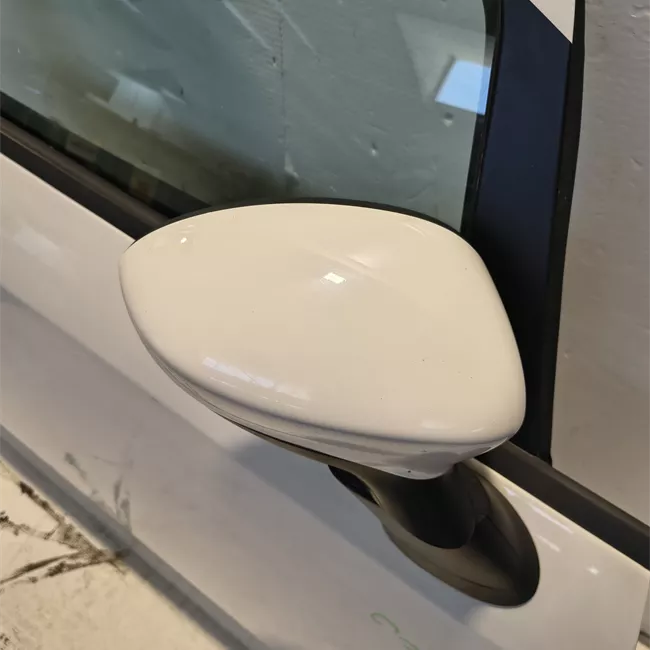 Porta anteriore destra