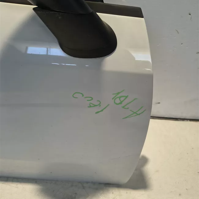 Porta anteriore destra