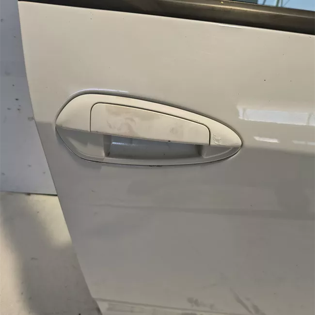 Porta anteriore destra