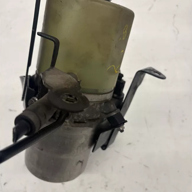 Pompa servosterzo con elettromotore