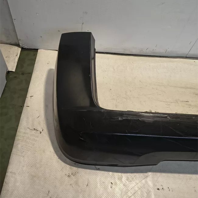 Paraurti posteriore nero