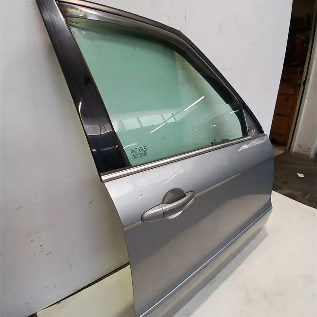 Porta anteriore destra
