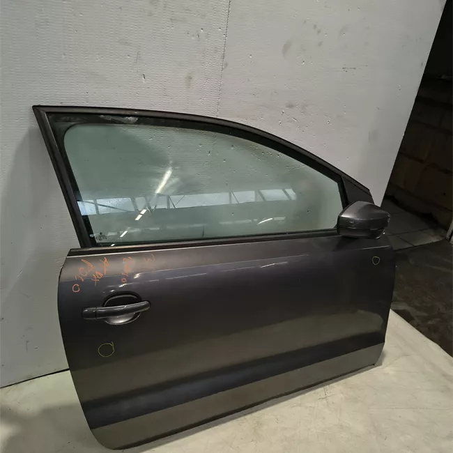 Porta anteriore destra