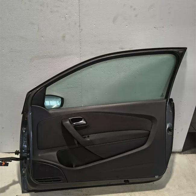 Porta anteriore destra