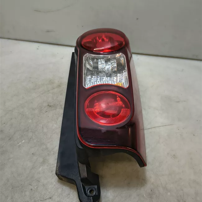 Fanale posteriore sinistro 2 porte sollev