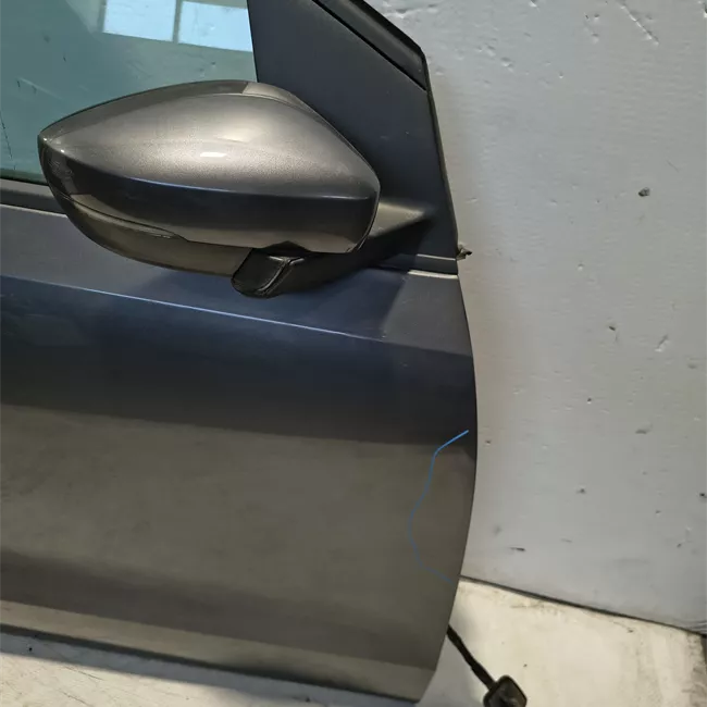 Porta anteriore destra