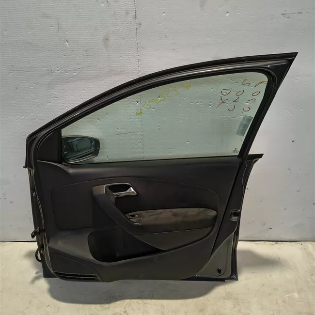Porta anteriore destra