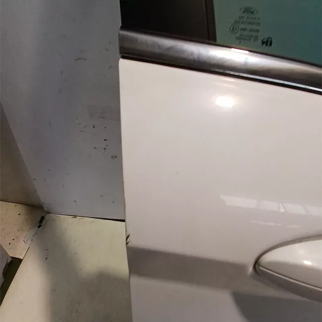 Porta anteriore destra