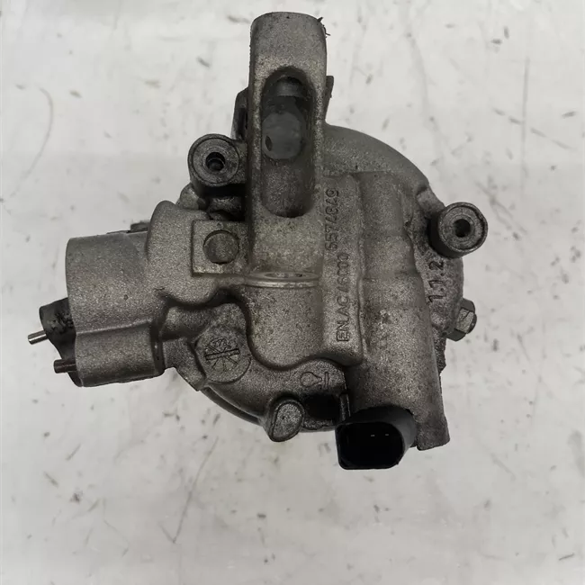 Compressore aria condizionata rotazionale
