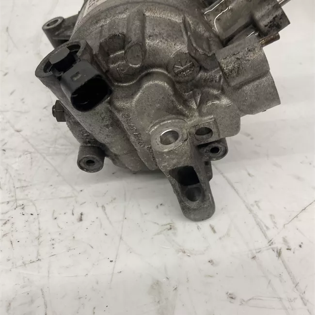 Compressore aria condizionata rotazionale