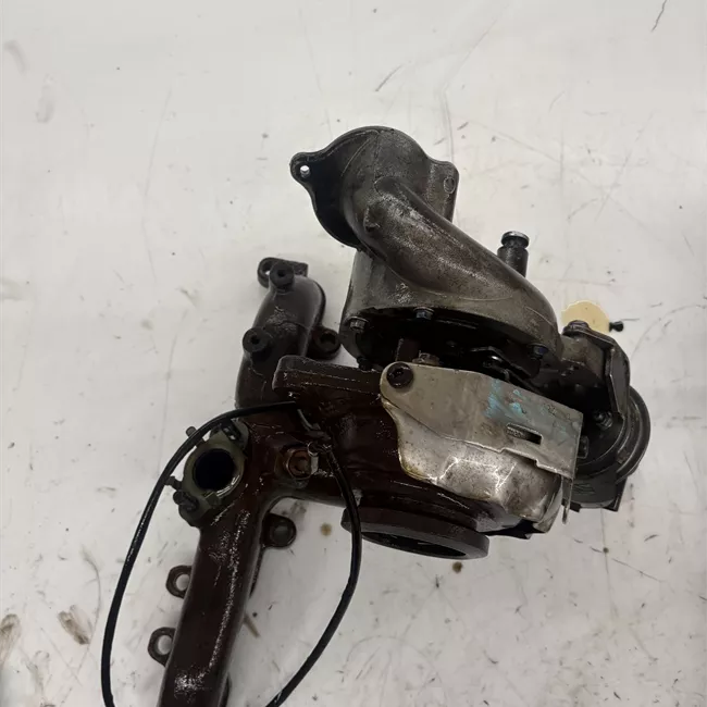 Turbocompressore con collettore scarico