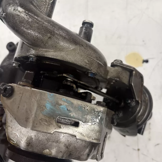 Turbocompressore con collettore scarico
