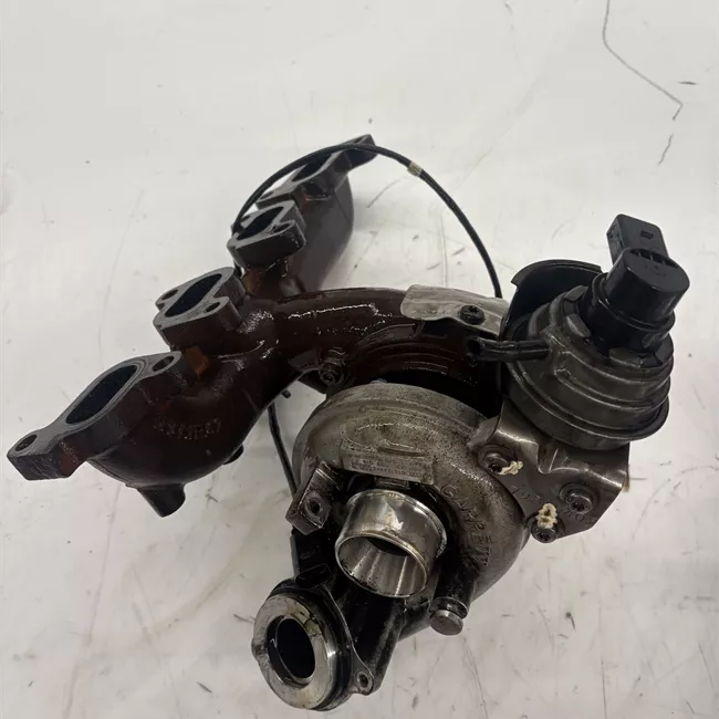 Turbocompressore con collettore scarico