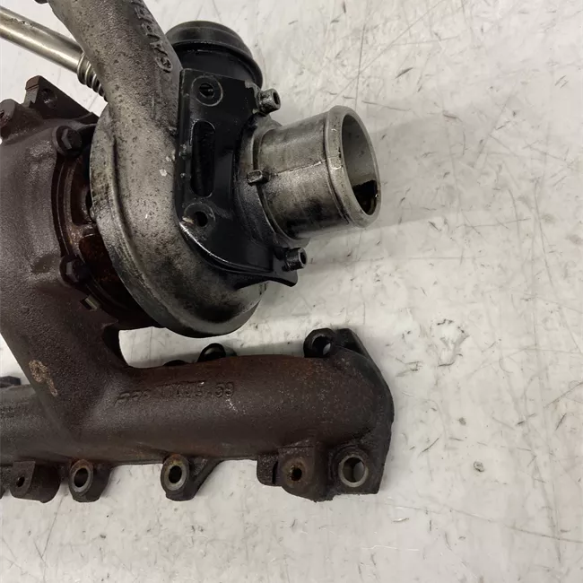 Turbocompressore con collettore scarico