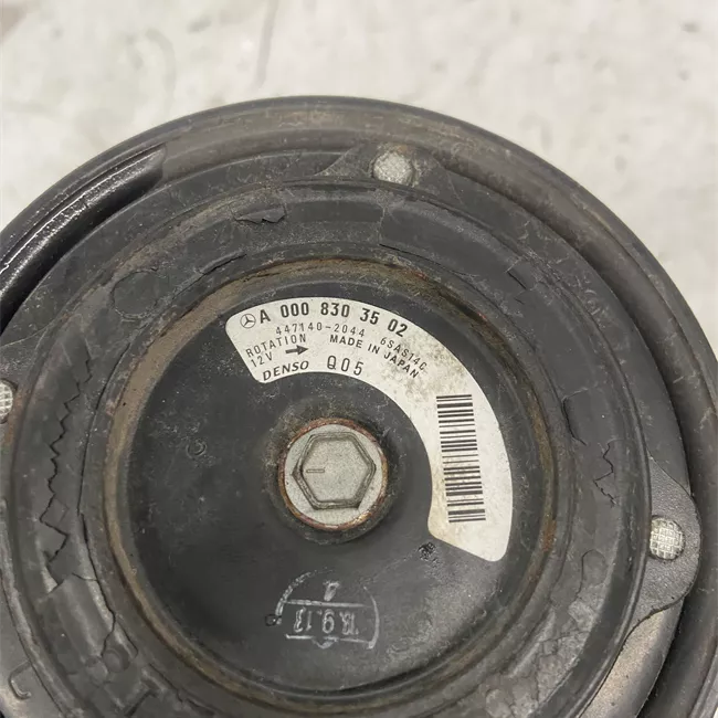 Compressore aria condizionata con giunto elettromagnetico