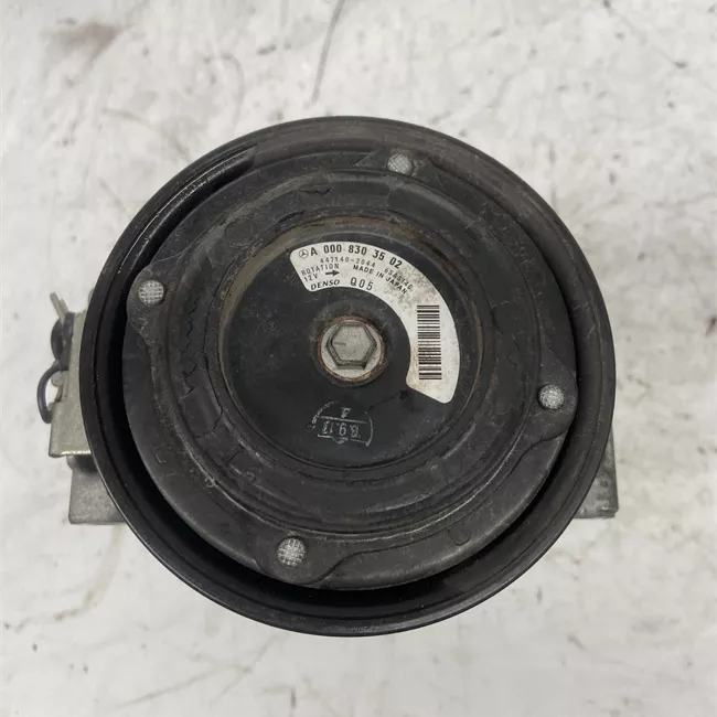 Compressore aria condizionata con giunto elettromagnetico