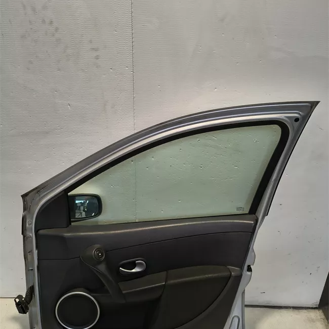 Porta anteriore destra