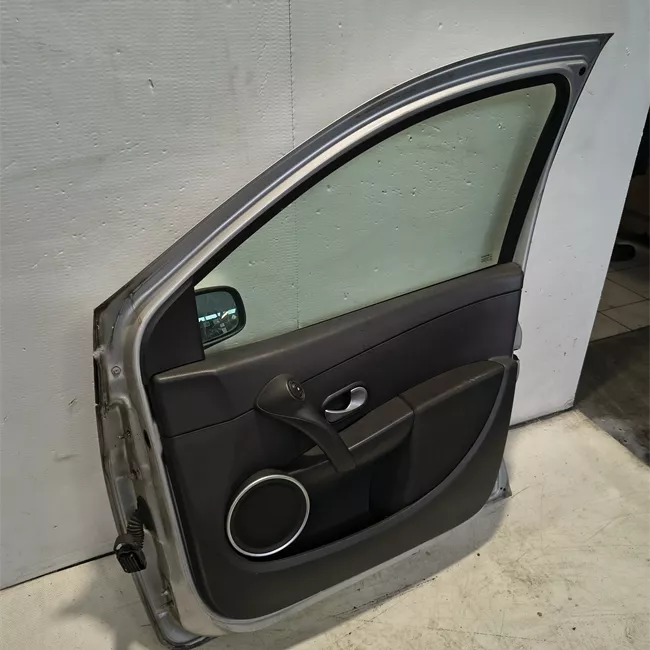 Porta anteriore destra