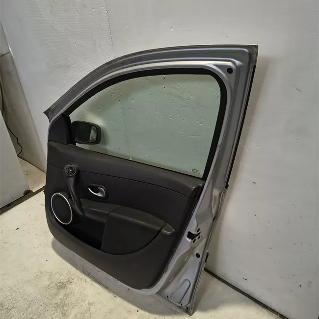 Porta anteriore destra