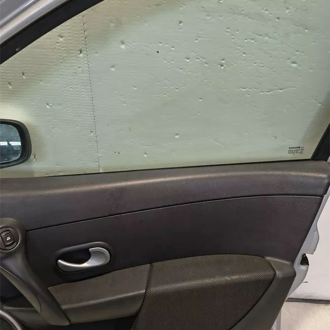 Porta anteriore destra